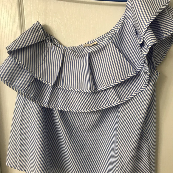 One shoulder Ruffle Top - Picture 3 of 5